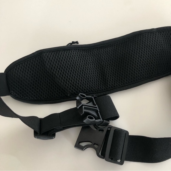 Women’s Running Fanny Pack Belt - Picture 2 of 5